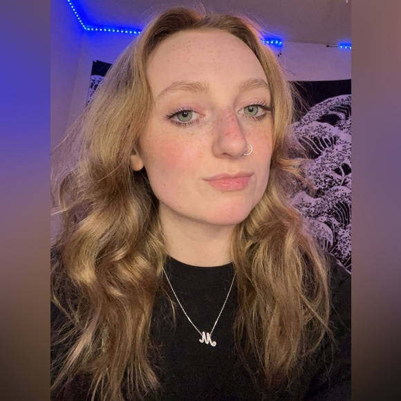 Meet your Posher, Madison - Picture 6 of 6